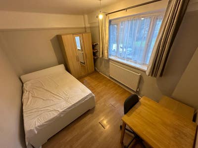 Double room down from Tower Bridge Main Photo