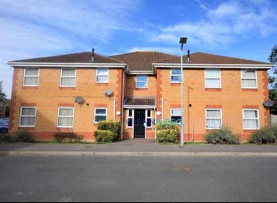 3 Double rooms to let in modern flat Langley  Main Photo