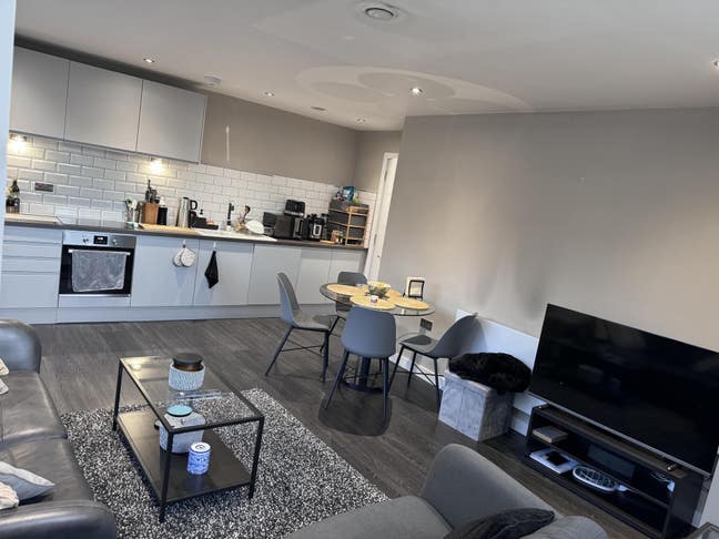 Room to rent Main Photo