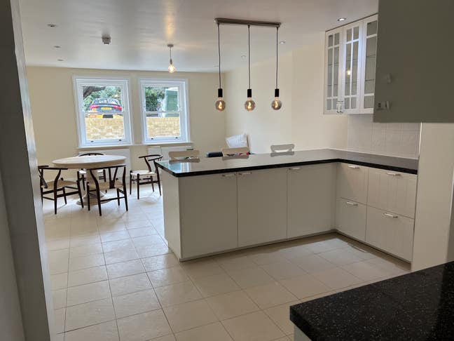 1 single room available in 3 bed flat 1/7/2026 Main Photo