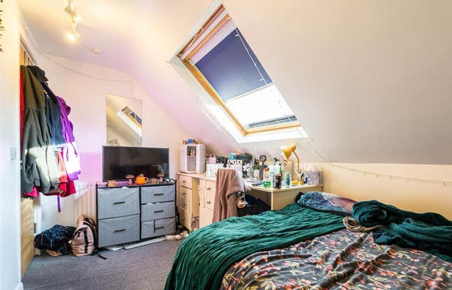1 room in house near QE & UOB, bills included  Main Photo