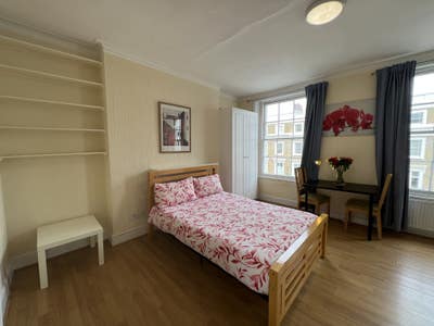 Large Refurbished Double Bedsit in Chelsea Main Photo