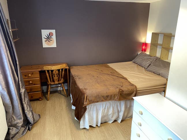 Double + Single Rooms in Professional House Share Main Photo