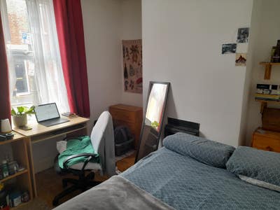 Looking for group of 3 pg students for whole house Main Photo