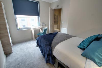 Grace Road LE2 - 6 Bed House Share (4 En-Suites) Main Photo