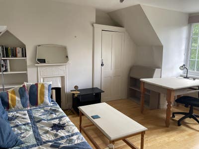 One double bedroom flat in a house Main Photo