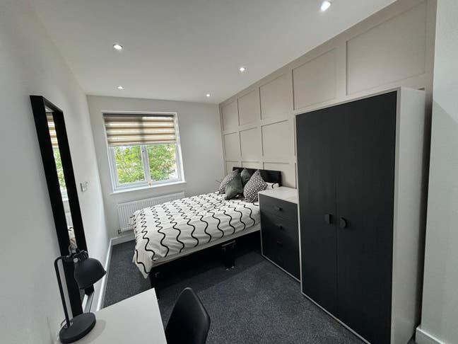 En-Suite Double Room in a Professional House Share Main Photo