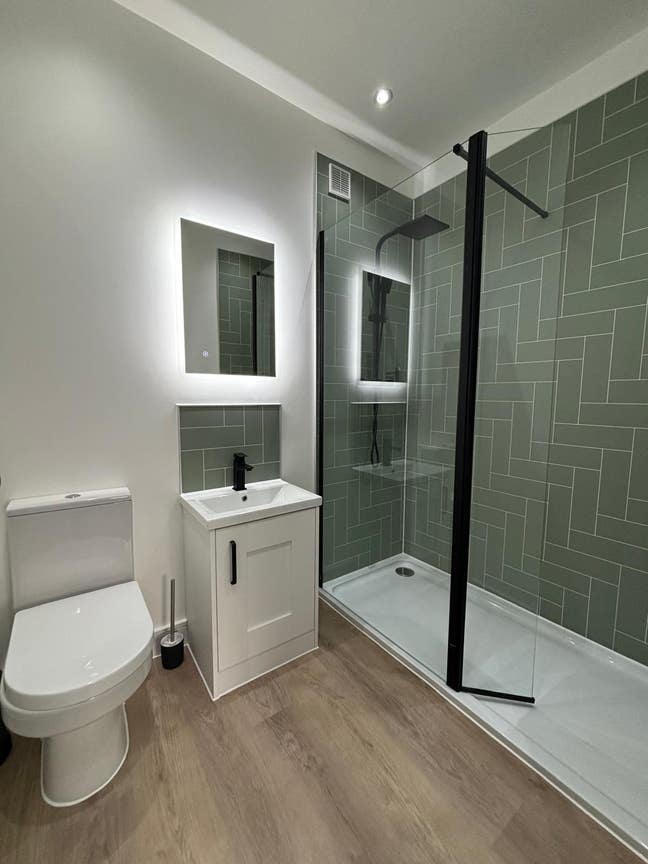 Double En-suite Bedrooms 💥 Only 1 Room Left!! 💥  Main Photo