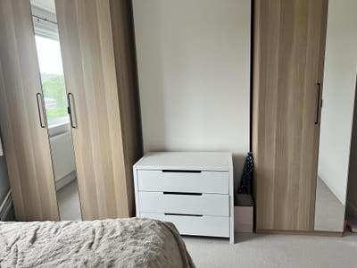 A double room for rent with on street parking Main Photo
