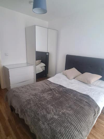 One bedroom flat in modern block Main Photo