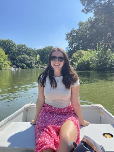 Professional female looking for house share Main Photo