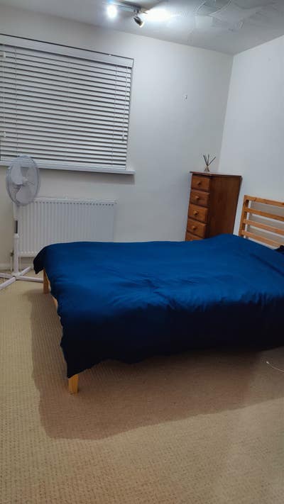 A double bedroom available to let Main Photo