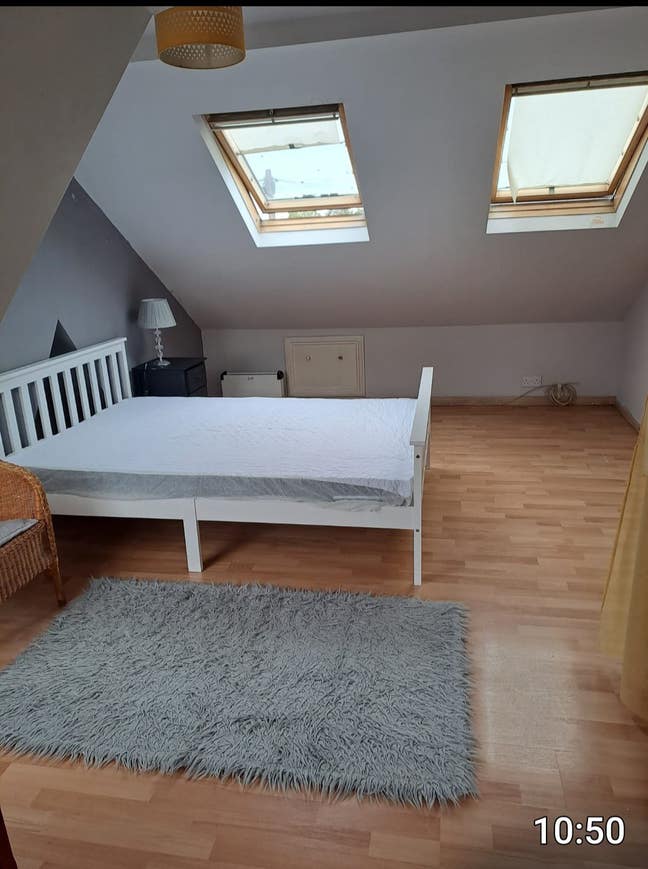&pound;900 double ensuite &pound;720 double bedroom available  Main Photo