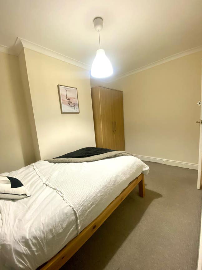 Comfortable Double Room to Rent Chatham- 1/2 Depo Main Photo
