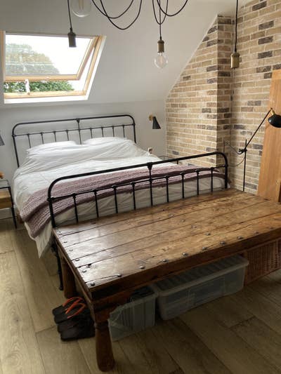 Stunning double room in smart flat Main Photo