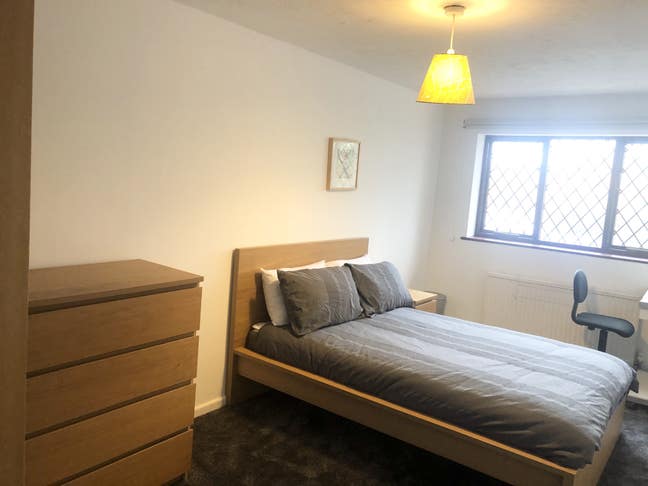 En-suite Professional House Share Lower Earley Main Photo