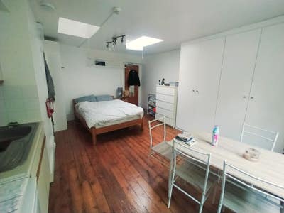 Flat with own shower, toilet, kitchen & inc bills Main Photo