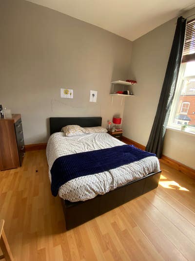 Quiet, Spacious Double room B16 Bills Included Main Photo