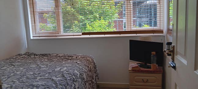 West Byfleet, nr Woking and Brooklands Business Pk Main Photo