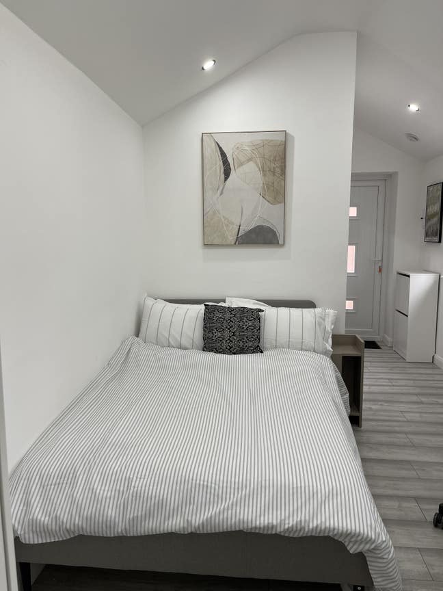 Luxury Lodge/Independent Flat with Free Parking Main Photo