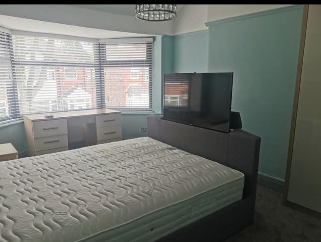 Clean Tidy Room Available Old Trafford Main Photo