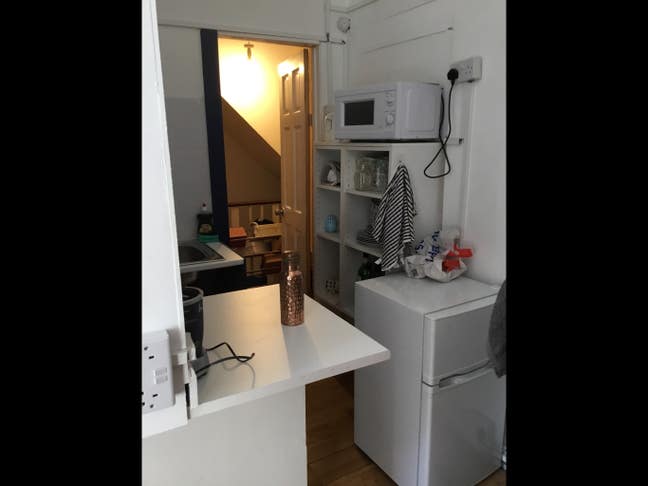 Cozy studio near tube station Main Photo