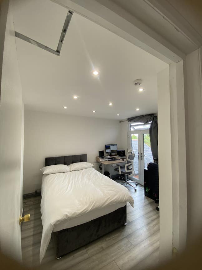 En-Suite Rooms in a friendly professional house Main Photo