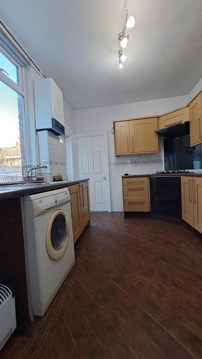 Beautiful double room with home gym + free parking Main Photo