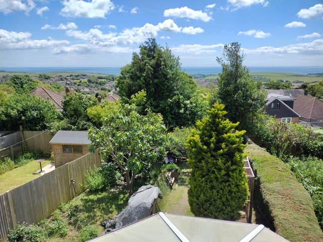 Lovely sunny double room with sea view Main Photo