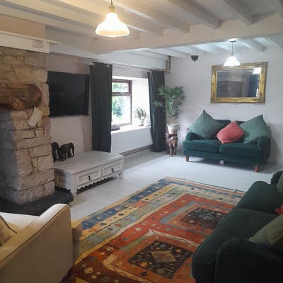 Extra large double room sunny aspect, stunning vie Main Photo