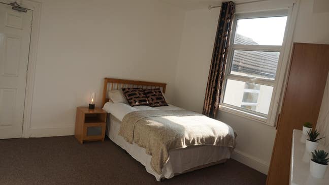 Large Double Room Available  - WV3 Main Photo