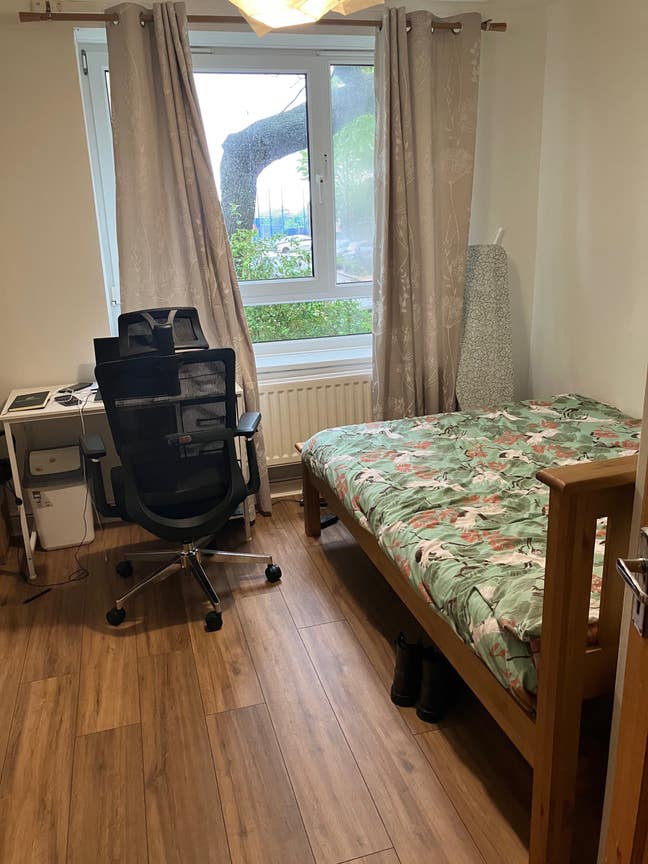 Spacious double furnished room  Main Photo