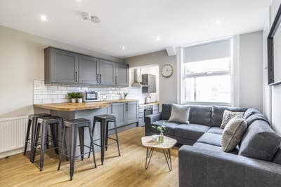Last Room Available in Burley - Shared Ensuite Main Photo