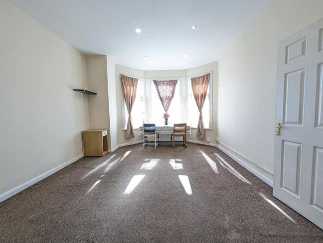 Students, Sharers, Families WelcoME2/3 Bed Hendon  Main Photo