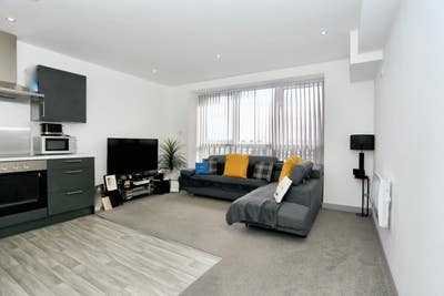 Modern One Bedroom Flat 15 Mins to Cradley Heath Main Photo
