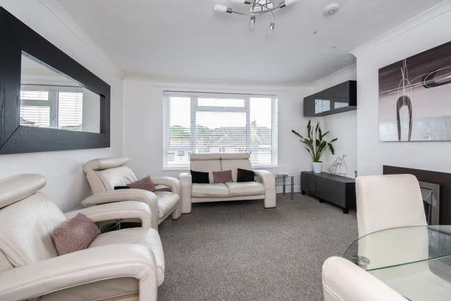 Whole flat near Alum Chine beach  Main Photo