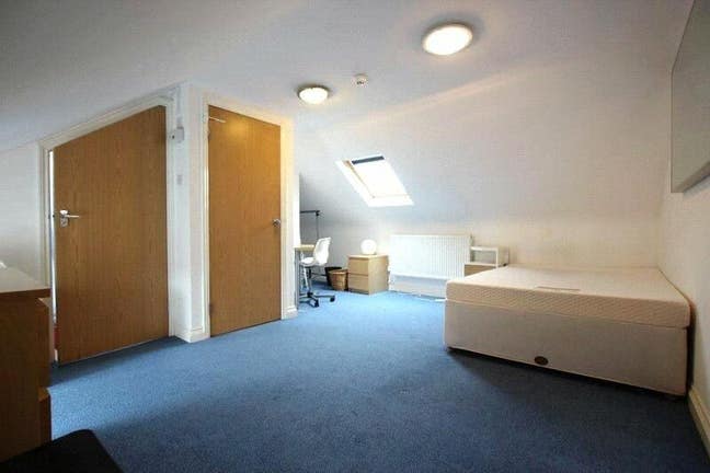 Large En-Suite Room & Parking- House Share- SE16 Main Photo