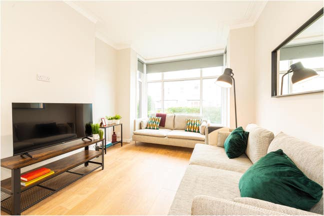 Biggest Rooms in Burley Available Now! Main Photo
