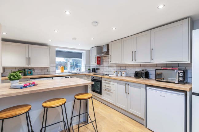 High Spec Rooms in Burley Main Photo
