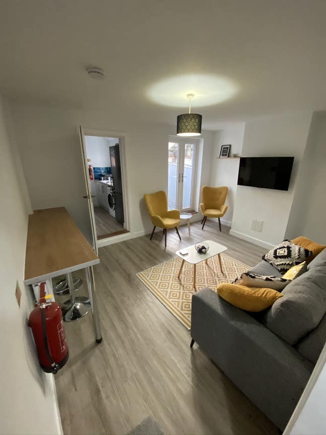 Modern Double Room With TV Near Hospital Main Photo