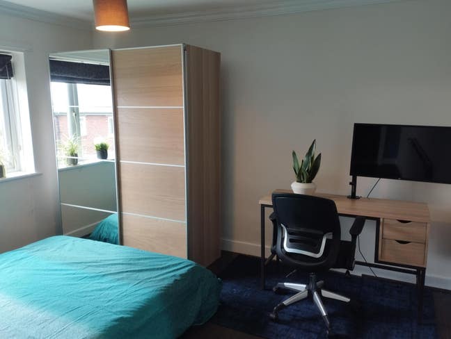 Spacious double room available Main Photo