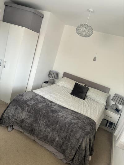 Large Double room with private bathroom Main Photo