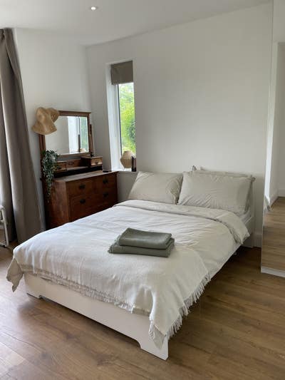 Room with ensuite  Main Photo