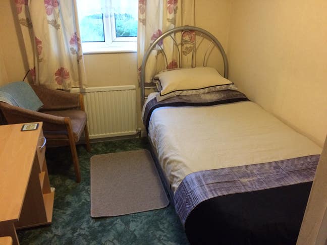 Single Room to let in house - Monday to Friday Main Photo