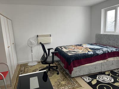 Studio Flat to rent HP13 Main Photo
