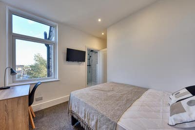 New Double room & Double with En-suite Available Main Photo
