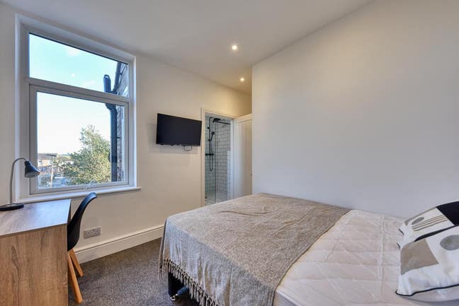 New Double room & Double with En-suite Available Main Photo
