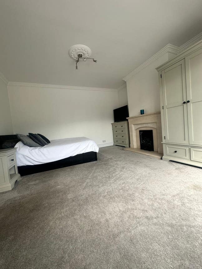 King size room  very spacious  Main Photo