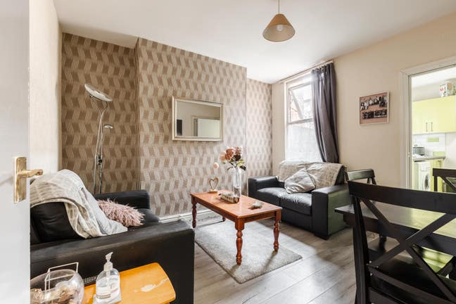 4 Bed House Close to City Centre Available Now! Main Photo