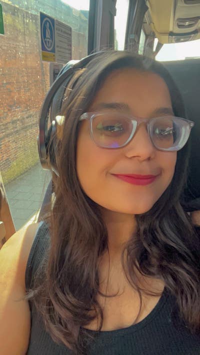 I am a professional female aged 25. I am look... Main Photo